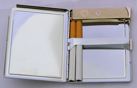 Boite pour cigarettes + Briquet